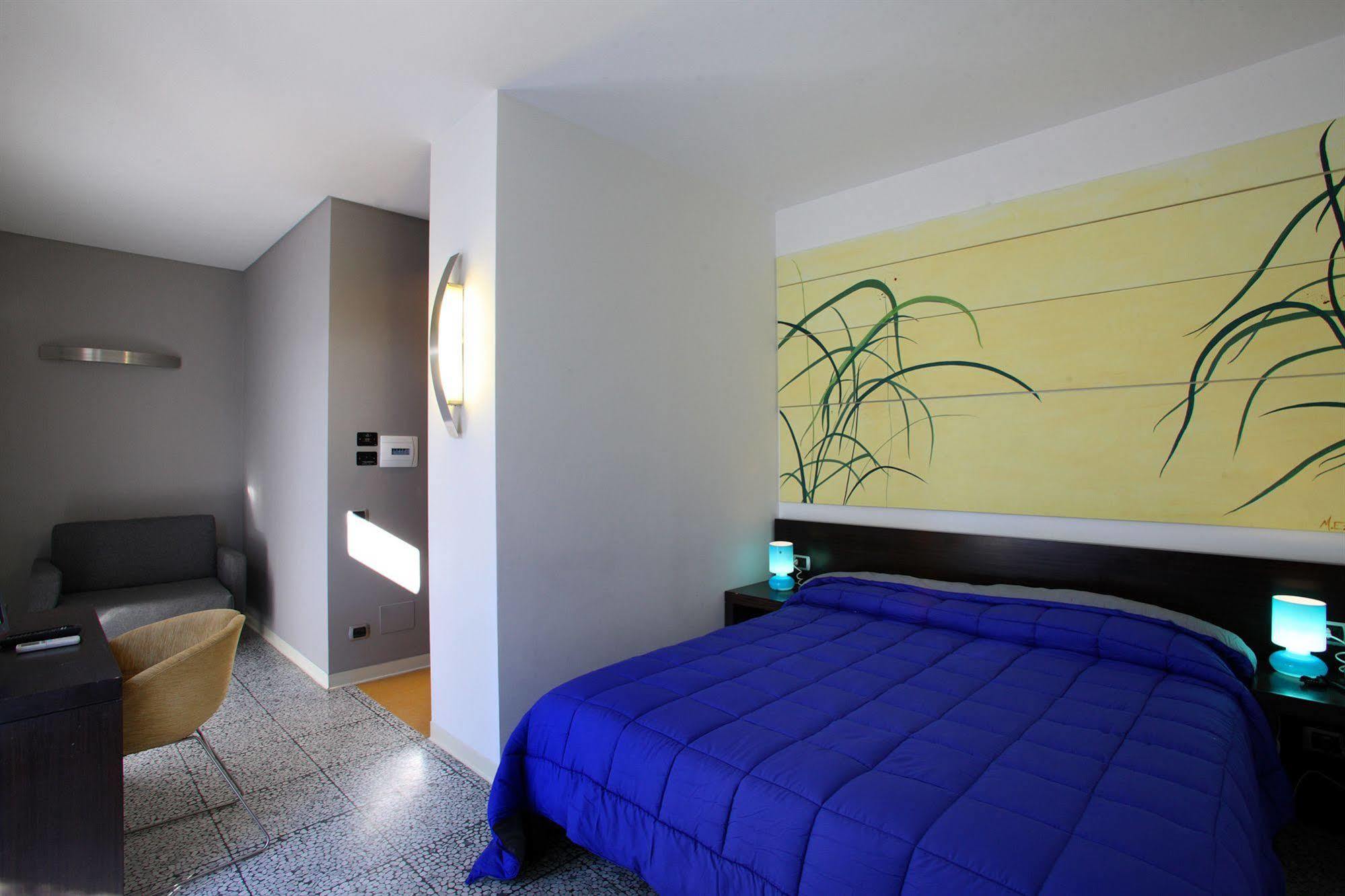 Hotel Zeffiro Sabaudia Buitenkant foto