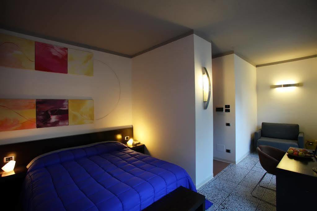 Hotel Zeffiro Sabaudia Buitenkant foto