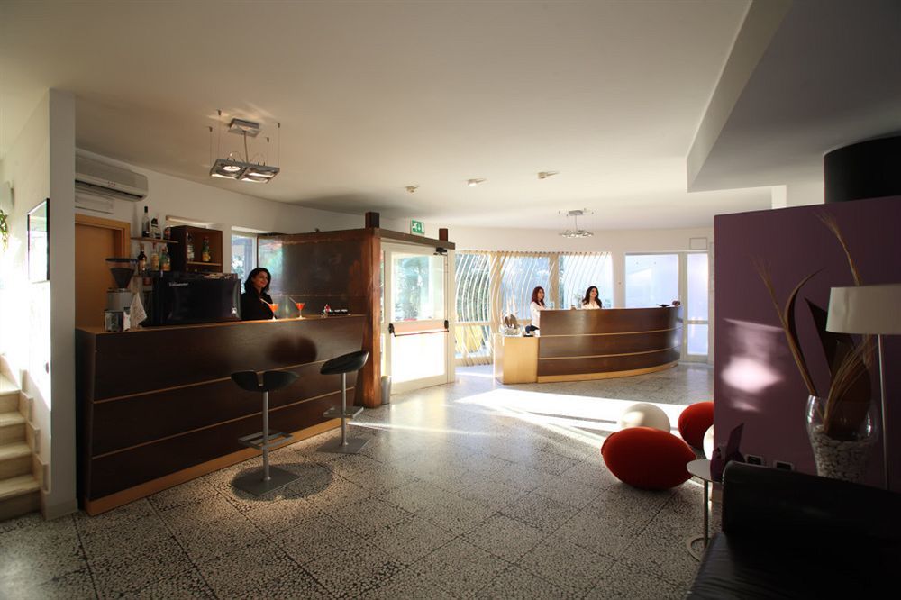 Hotel Zeffiro Sabaudia Buitenkant foto
