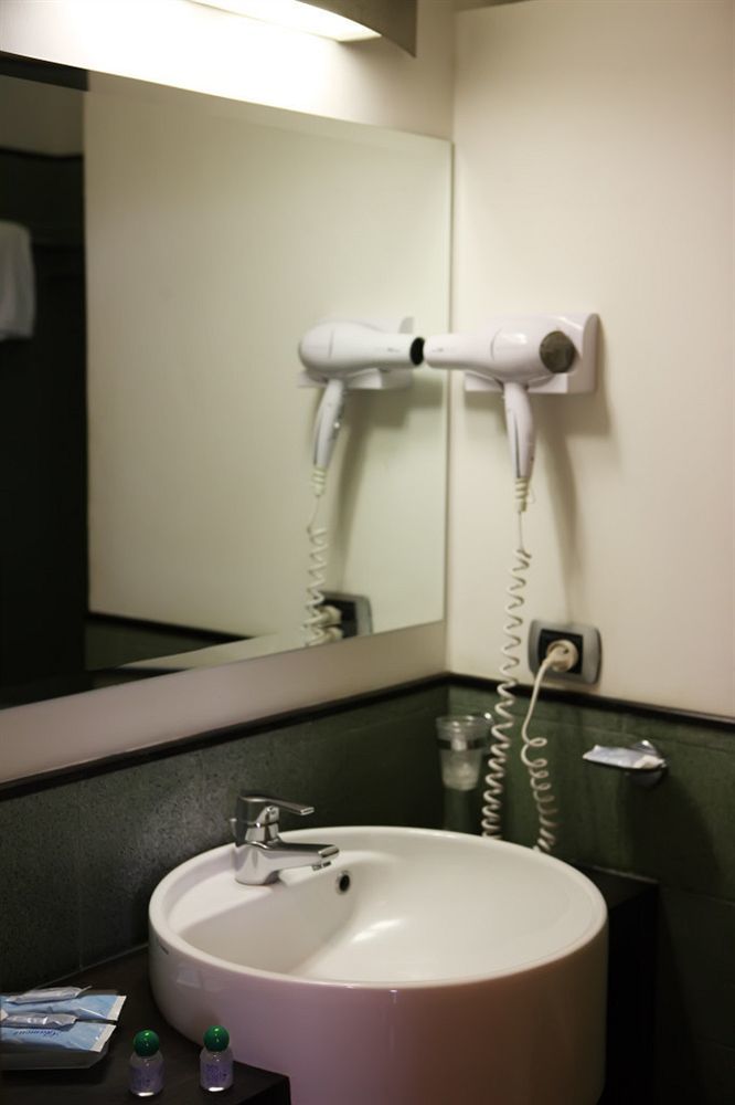 Hotel Zeffiro Sabaudia Buitenkant foto