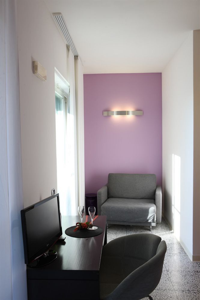 Hotel Zeffiro Sabaudia Buitenkant foto