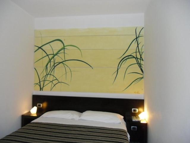 Hotel Zeffiro Sabaudia Kamer foto